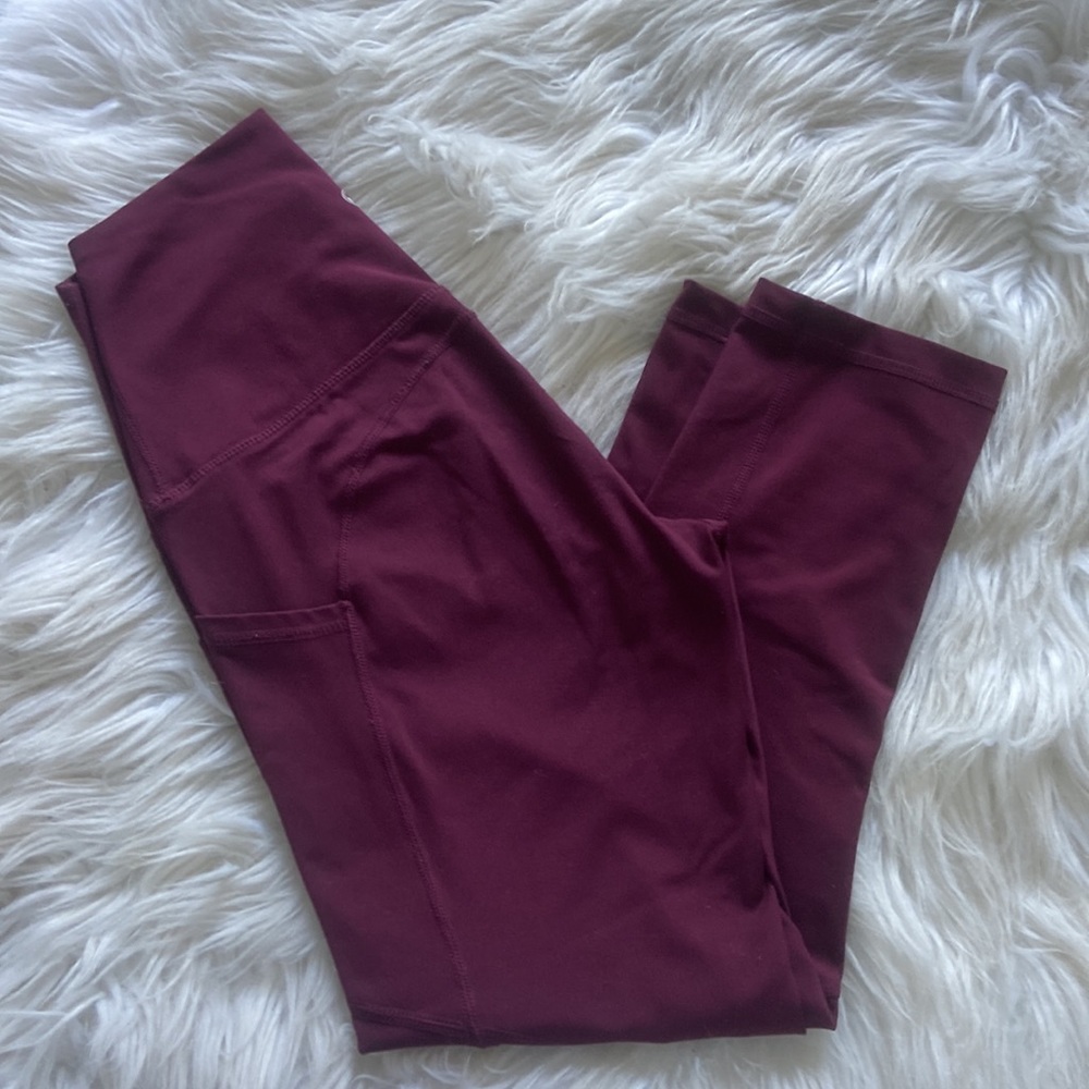 Capri Leggings with pockets wine colored